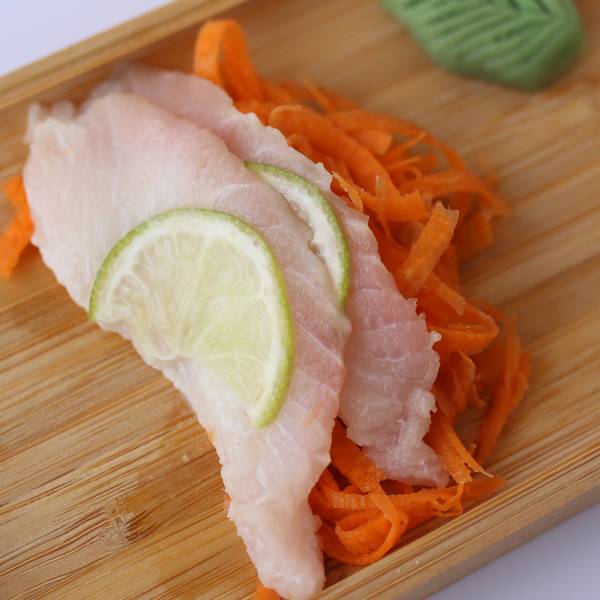 Sashimi de Tilápia com Fatias de Limão